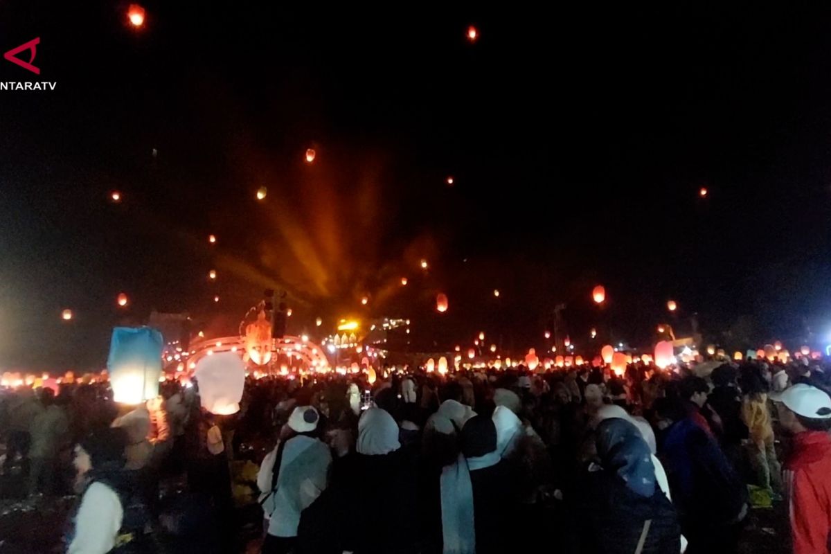 Puncak DCF 2026: Ribuan Lampion Warna-Warni Hiasi Langit Dieng