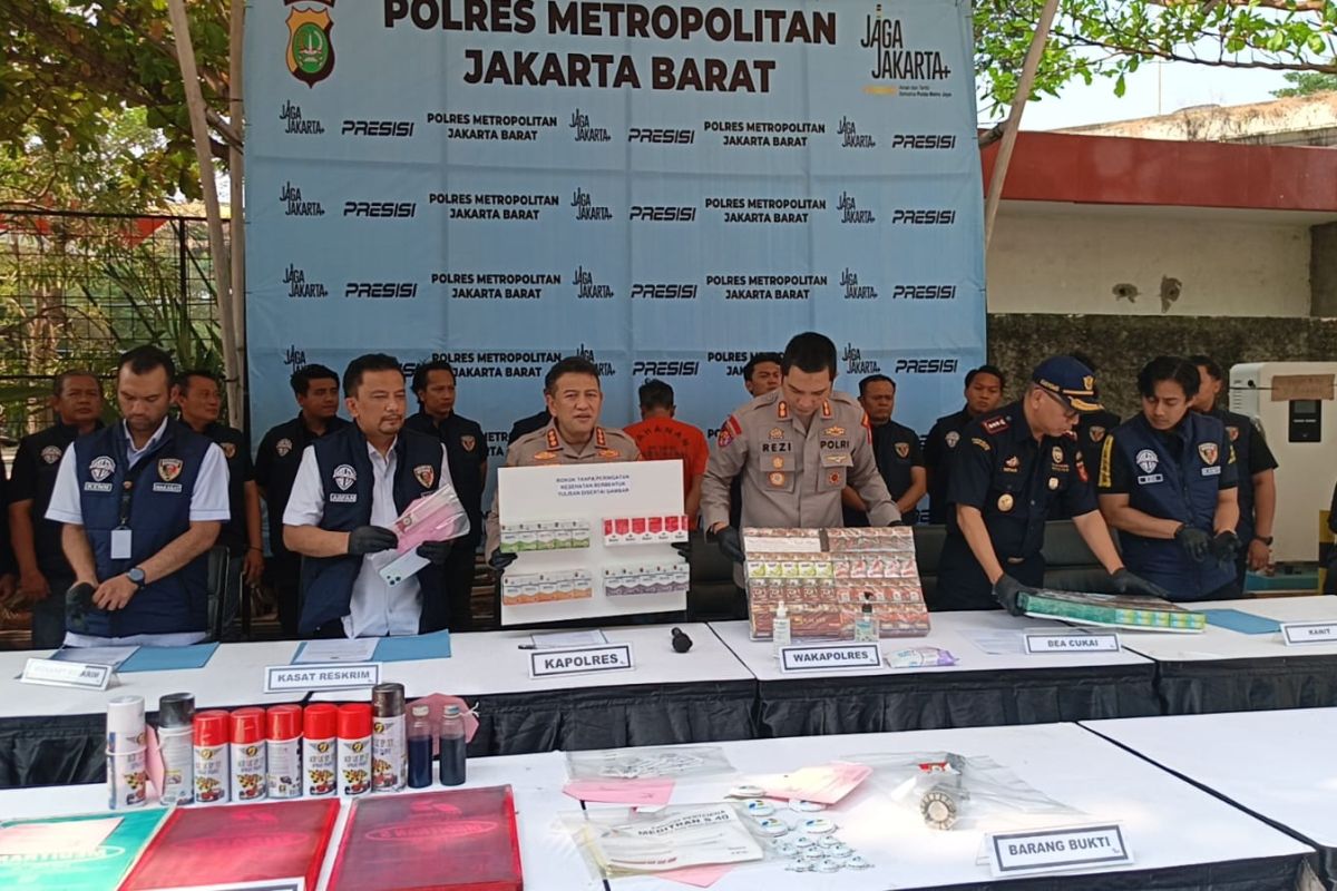 Polrestro Jakbar bongkar sindikat rokok ilegal di Kalideres