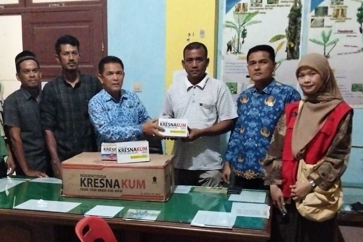 Pemkab Aceh Timur Salurkan Pestisida Atasi Serangan Hama Padi