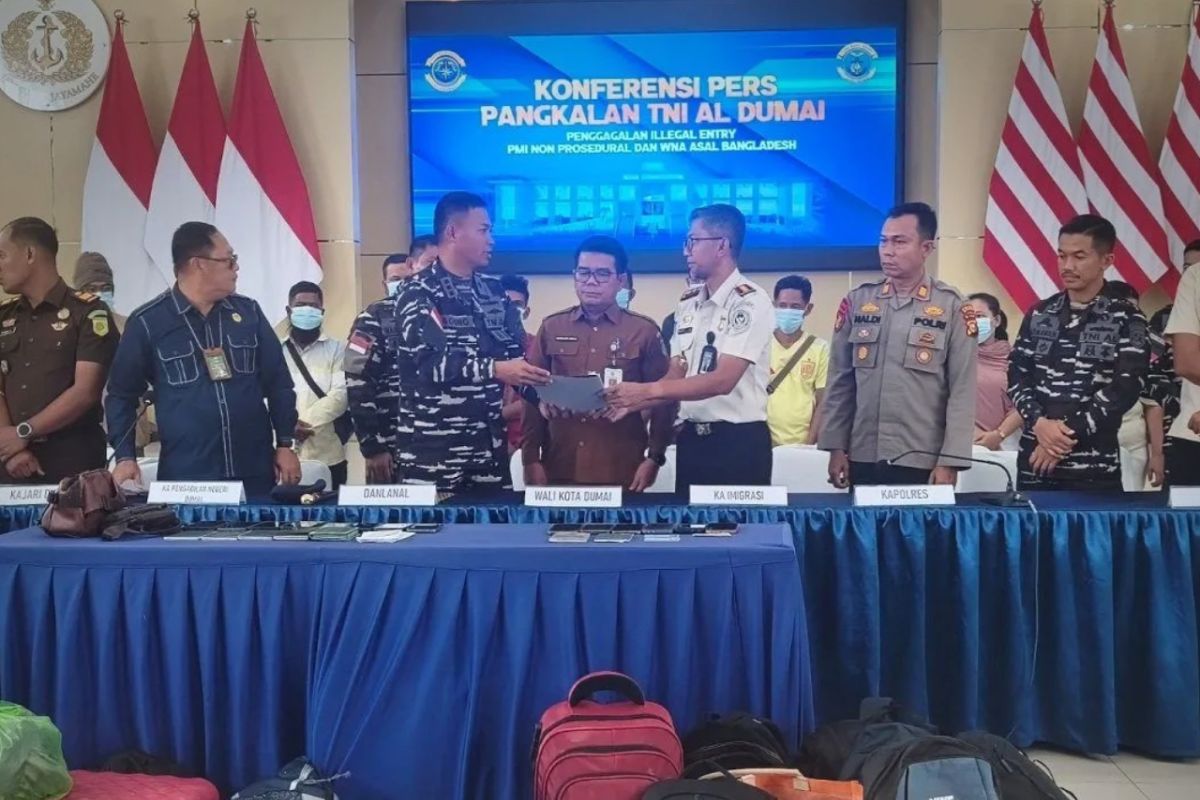 TNI AL kejar tekong bawa 16 orang secara ilegal dari Malaysia