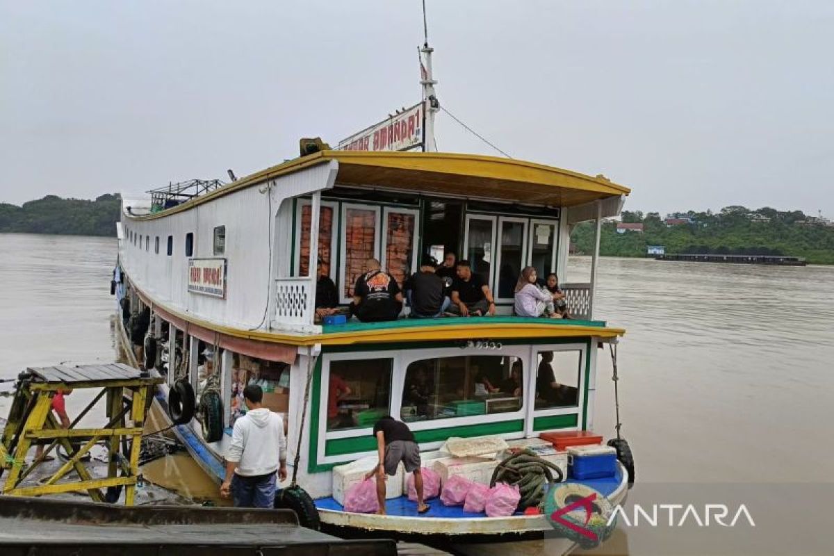 Kaltim Alihkan Logistik Jalur Darat Akibat Hulu Mahakam Surut