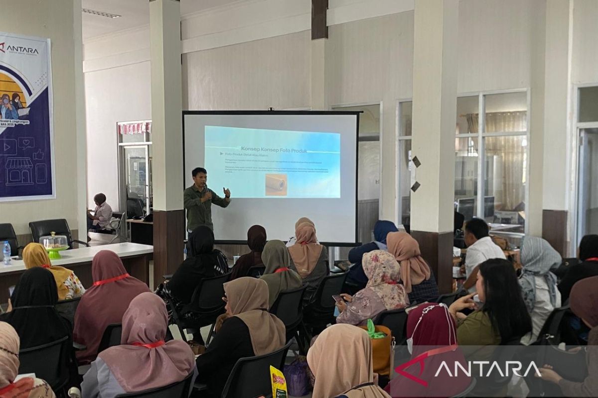 LKBN ANTARA gelar pelatihan foto produk bagi pengusaha UMK di Kendari