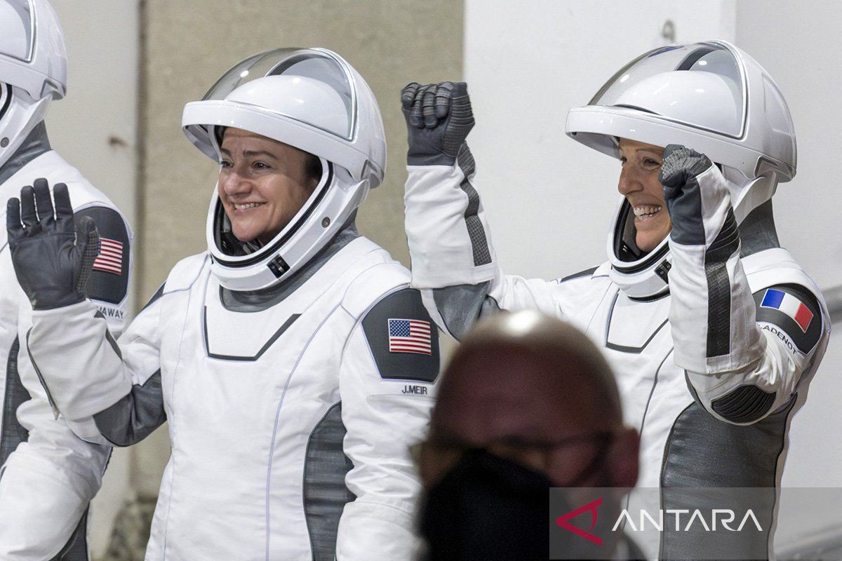 Astronot NASA dan ESA Sukses Gelar Spacewalk di Luar ISS