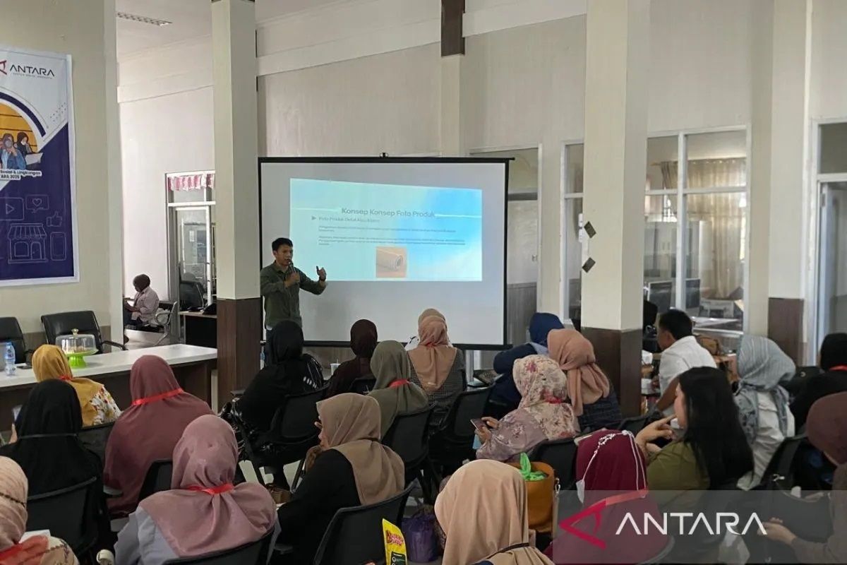 ANTARA bekali Pelaku UMKM Kendari dengan keterampilan fotografi produk