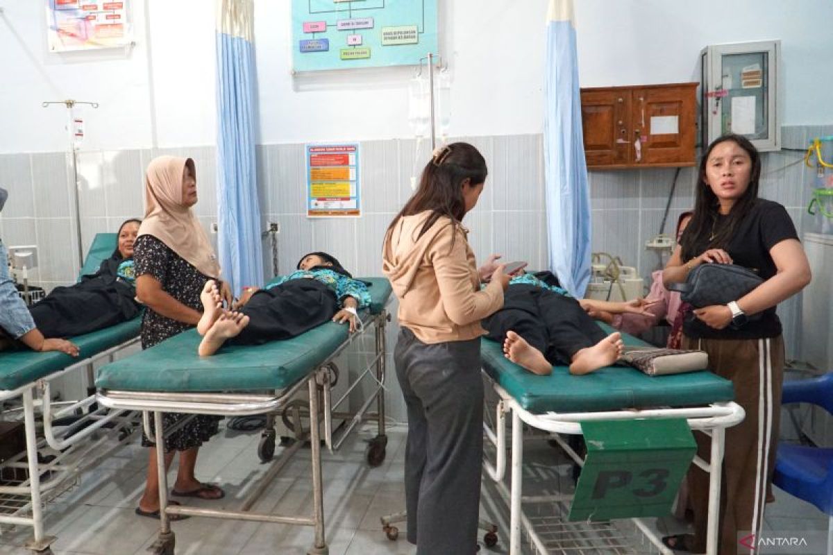 Penanganan korban diduga keracunan makanan