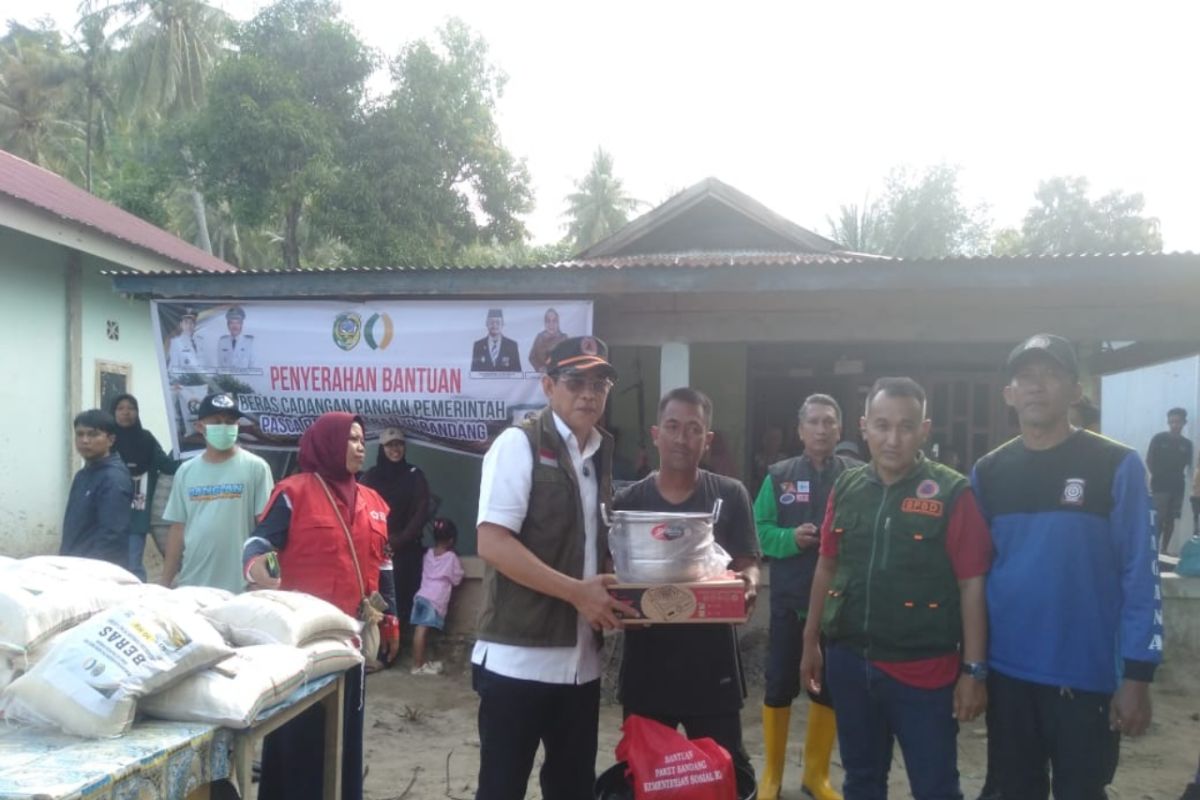 Pemkab Parimo salurkan bantuan logistik korban banjir bandung Avolua