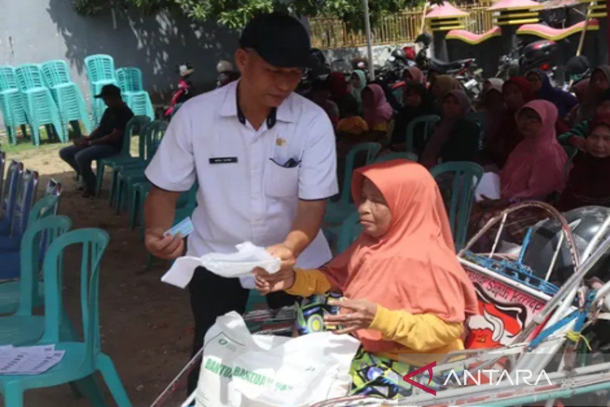 Pemkab Bangkalan salurkan bantuan pangan pada 169.190 KPM - ANTARA News Jawa Timur
