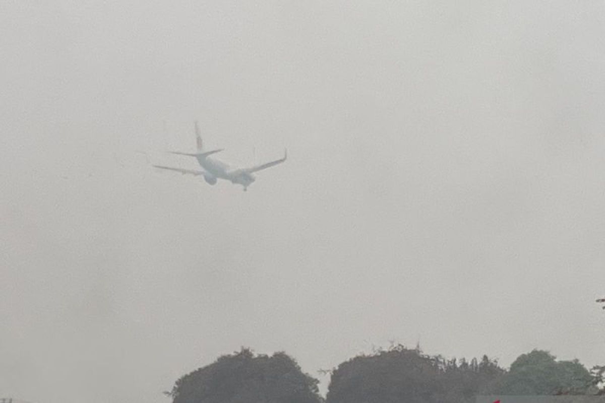 Kabut asap ganggu penerbangan di Bandara Supadio Pontianak