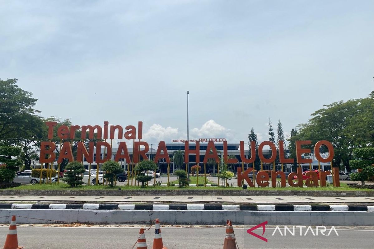 Bandara Haluoleo batalkan empat penerbangan dampak erupsi Gunung Anak Krakatau