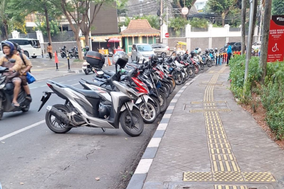 Warga Jaksel minta DKI tindak tegas parkir liar di Jalan Barito