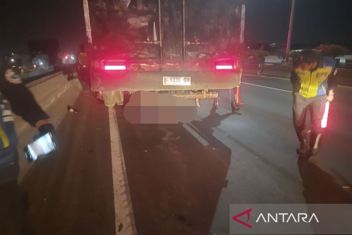 Tiga pekerja proyek tewas tertabrak truk di Tol Wiyoto Wiyono