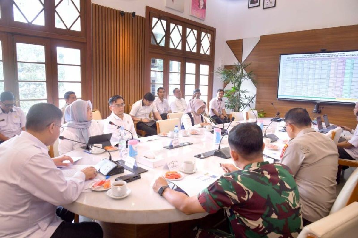 Jabar menargetkan semua warga terdaftar Perlinsos digital pada awal 2027 - ANTARA News Jawa Barat