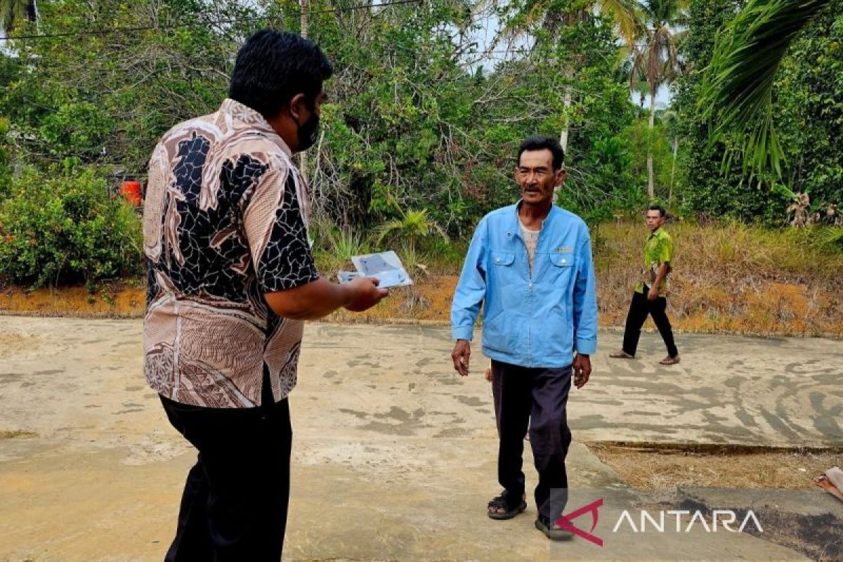 Pemkab Natuna bagikan masker untuk warga terpapar kabut asap