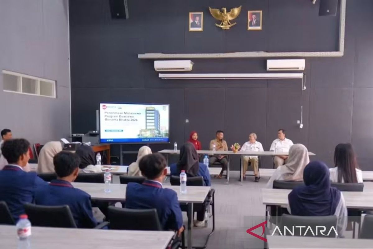 Empat putra-putri Kota Bima terima Beasiswa Merdeka Bhakti