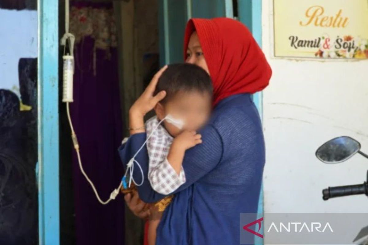 PLN UP3 Madura bantu biaya pengobatan penderita gizi buruk di Pamekasan - ANTARA News Jawa Timur