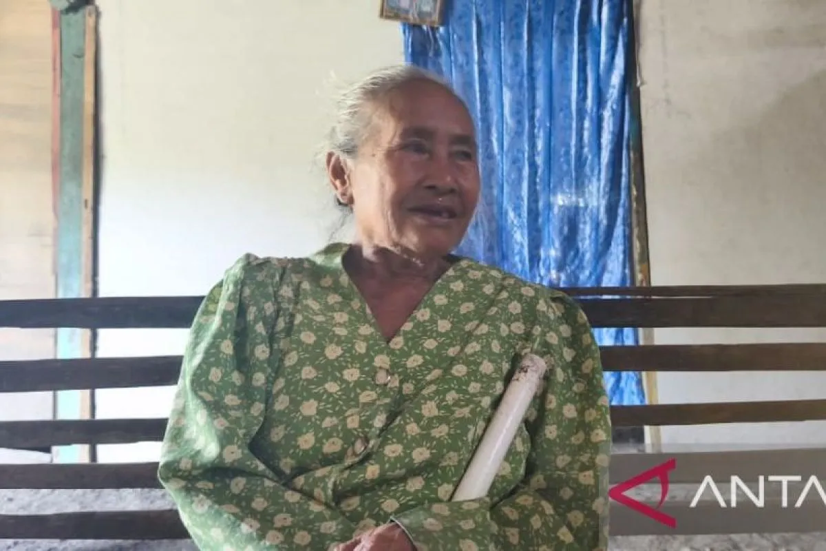 Samijah puluhan tahun hidup di rumah berlantai tanah, harapkan bantuan hunian