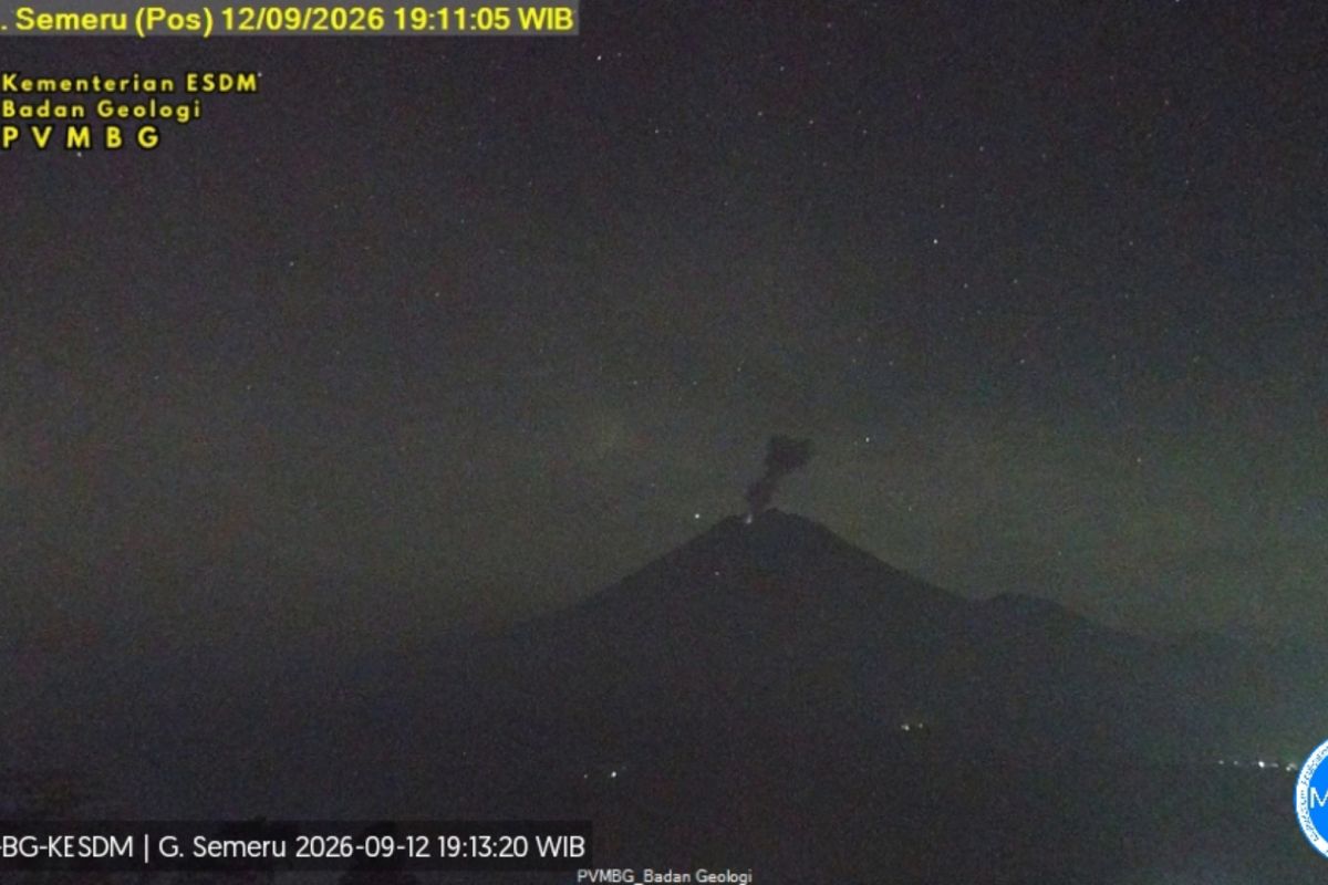 Gunung Semeru erupsi, letusan setinggi 900 meter - ANTARA News Jawa Timur