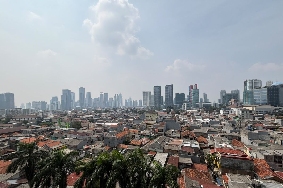 Minggu pagi, kualitas udara Jakarta masuk tiga terburuk di dunia
