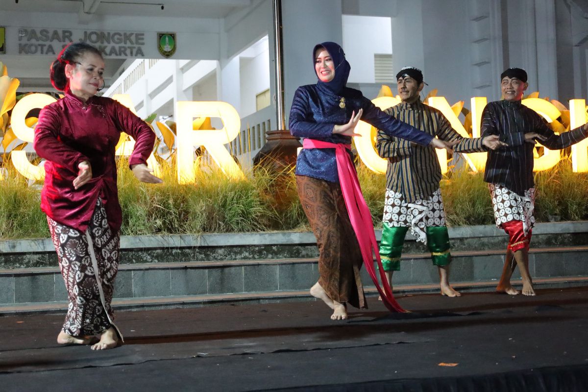 Pentas ketoprak Kembang Adisoka di Pasar Jongke