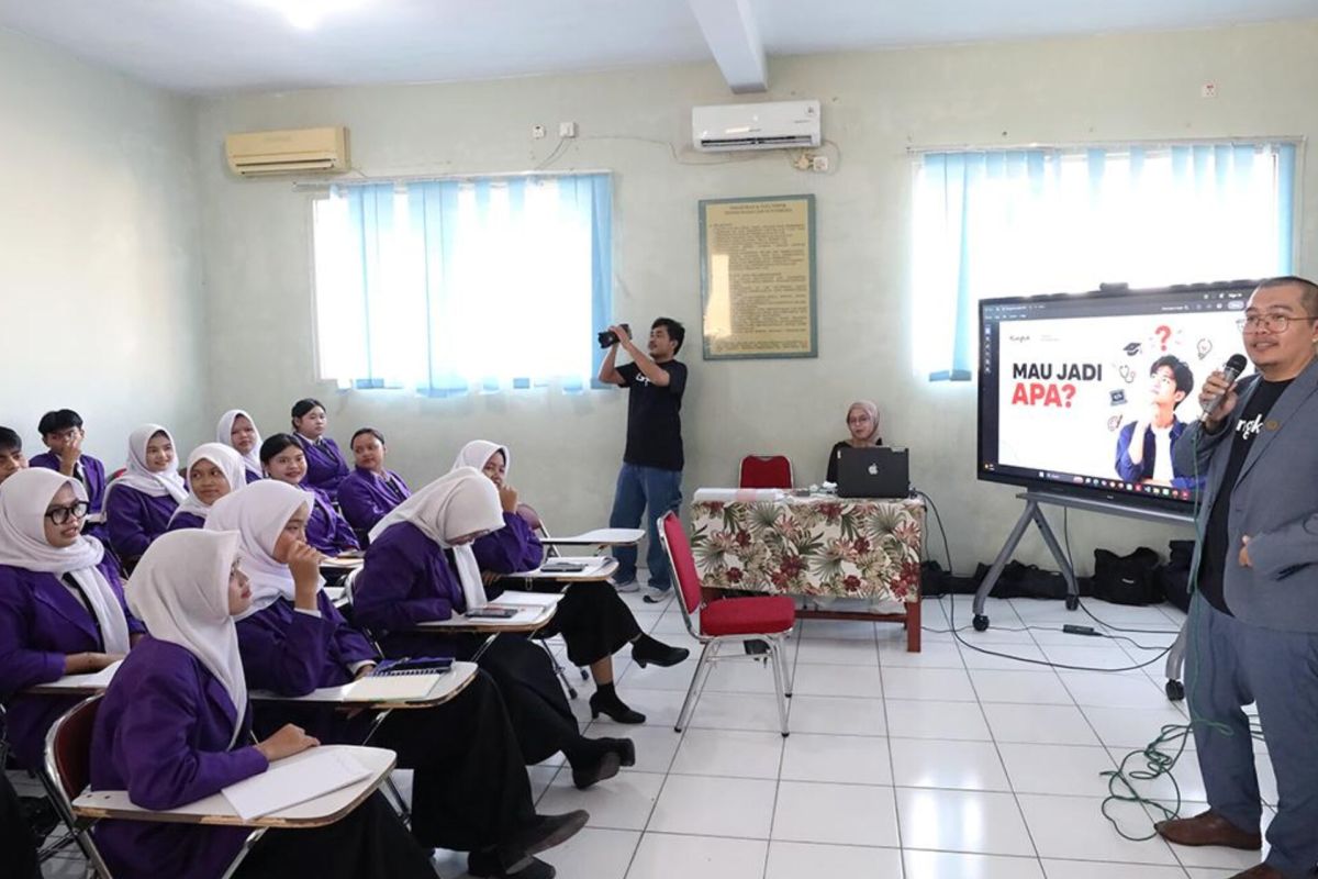 PPKUKM dan Sudindik Jaksel latih siswa SMK jadi wirausaha muda