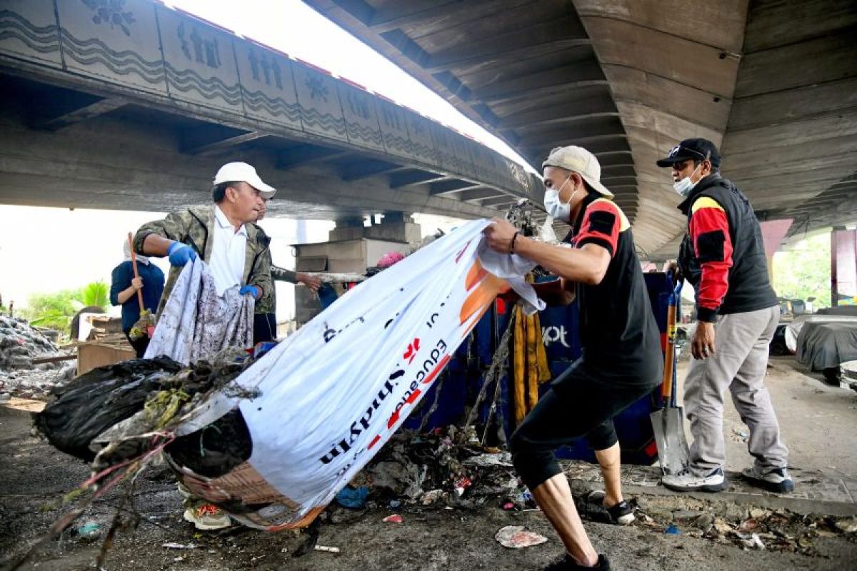 Sekda Jabar soroti sampah Jembatan Pasupati-minta pengelolaan hulu - ANTARA News Jawa Barat