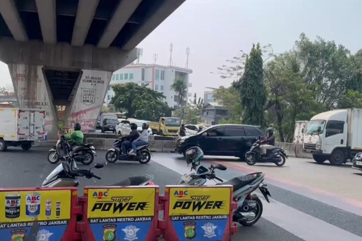 Warga minta simpang Pesing Jakbar dipasangi lampu lalin