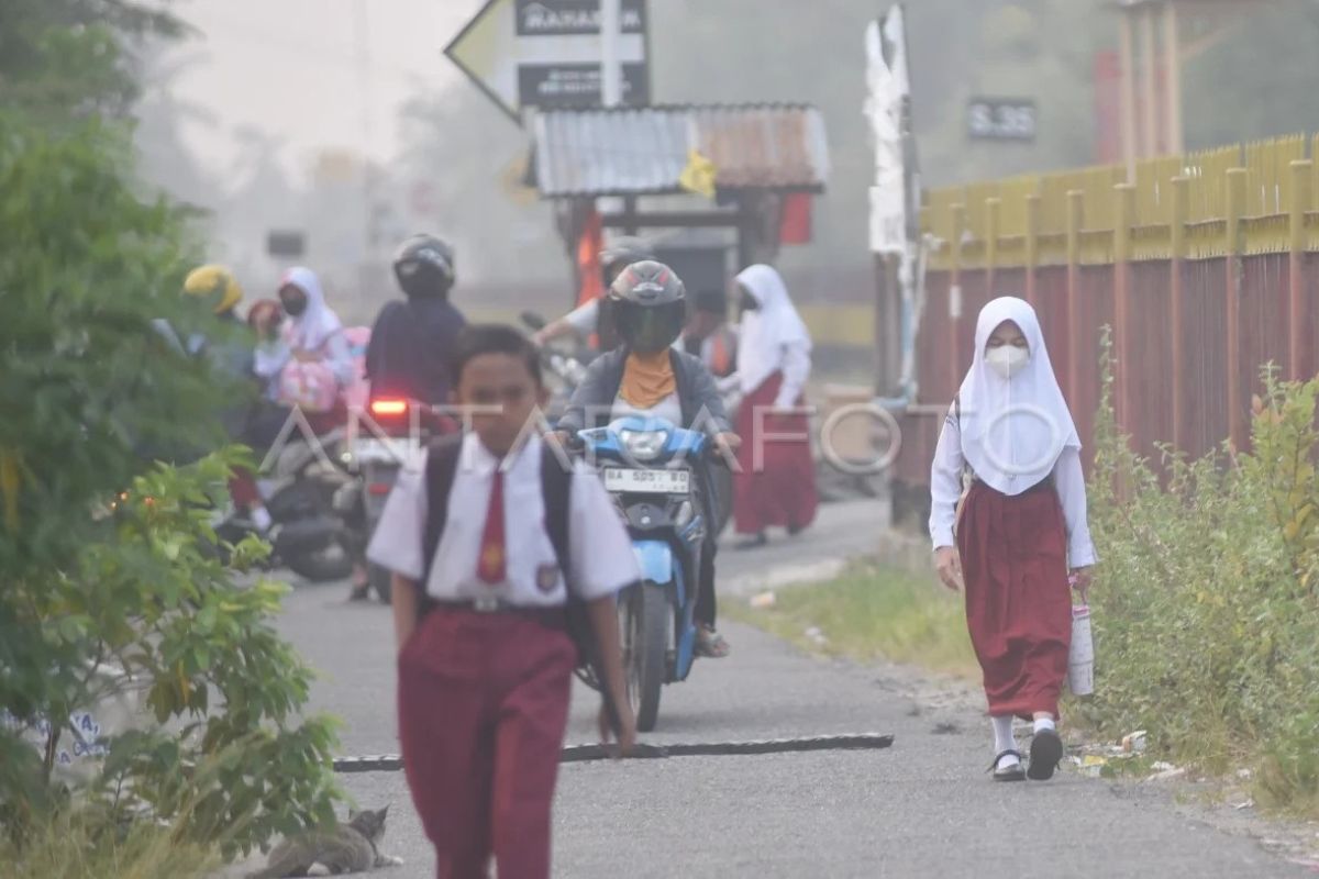 Siswa kembali sekolah tatap muka di Padang