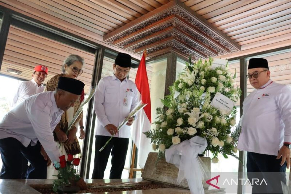 PMI DKI dan Pemkot Jaksel ziarah ke makam Bung Hatta di Tanah Kusir