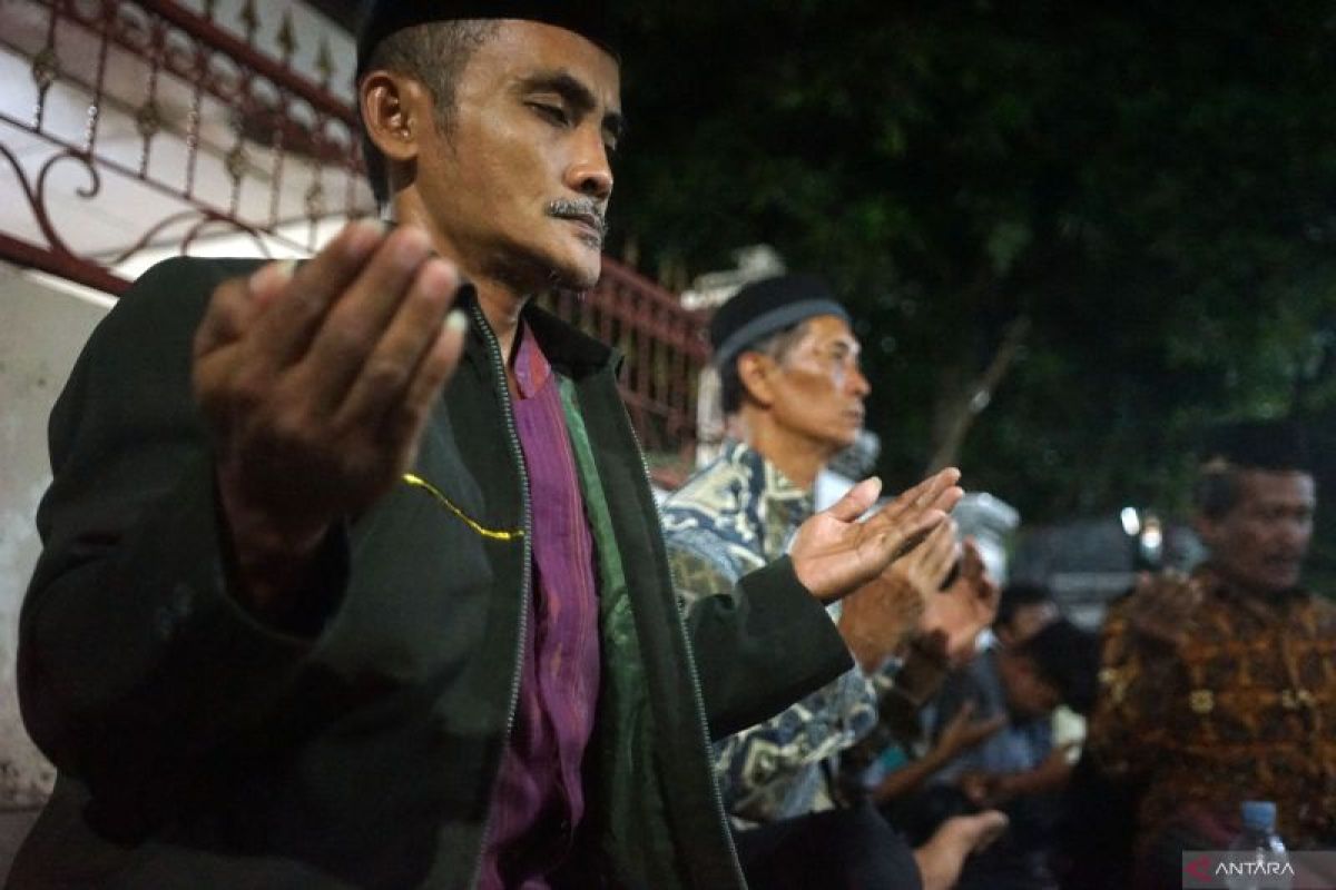 Doa bersama keluarga korban KM Virgo di Tulungagung