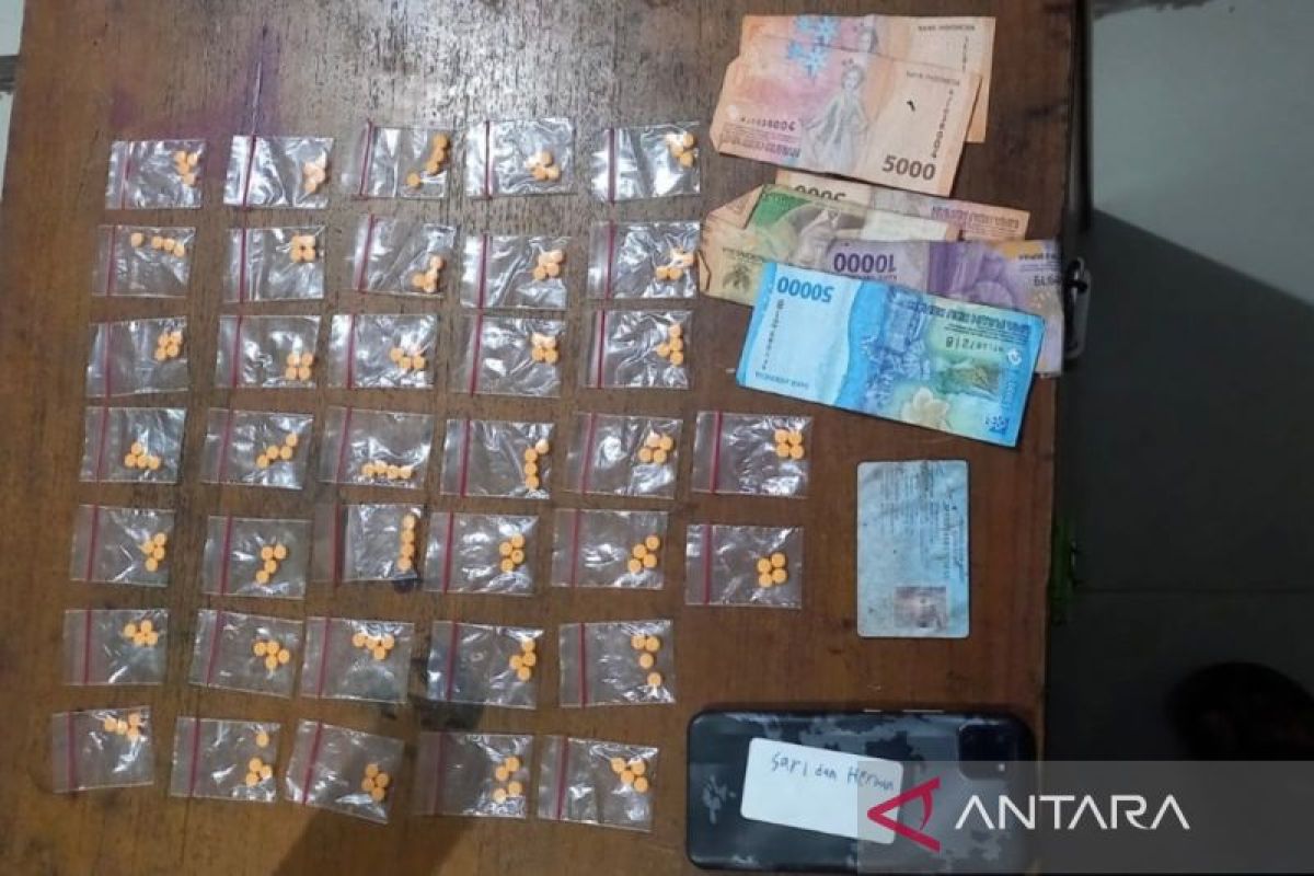 Diselipkan di pohon pisang, polisi ungkap peredaran obat di Bekasi