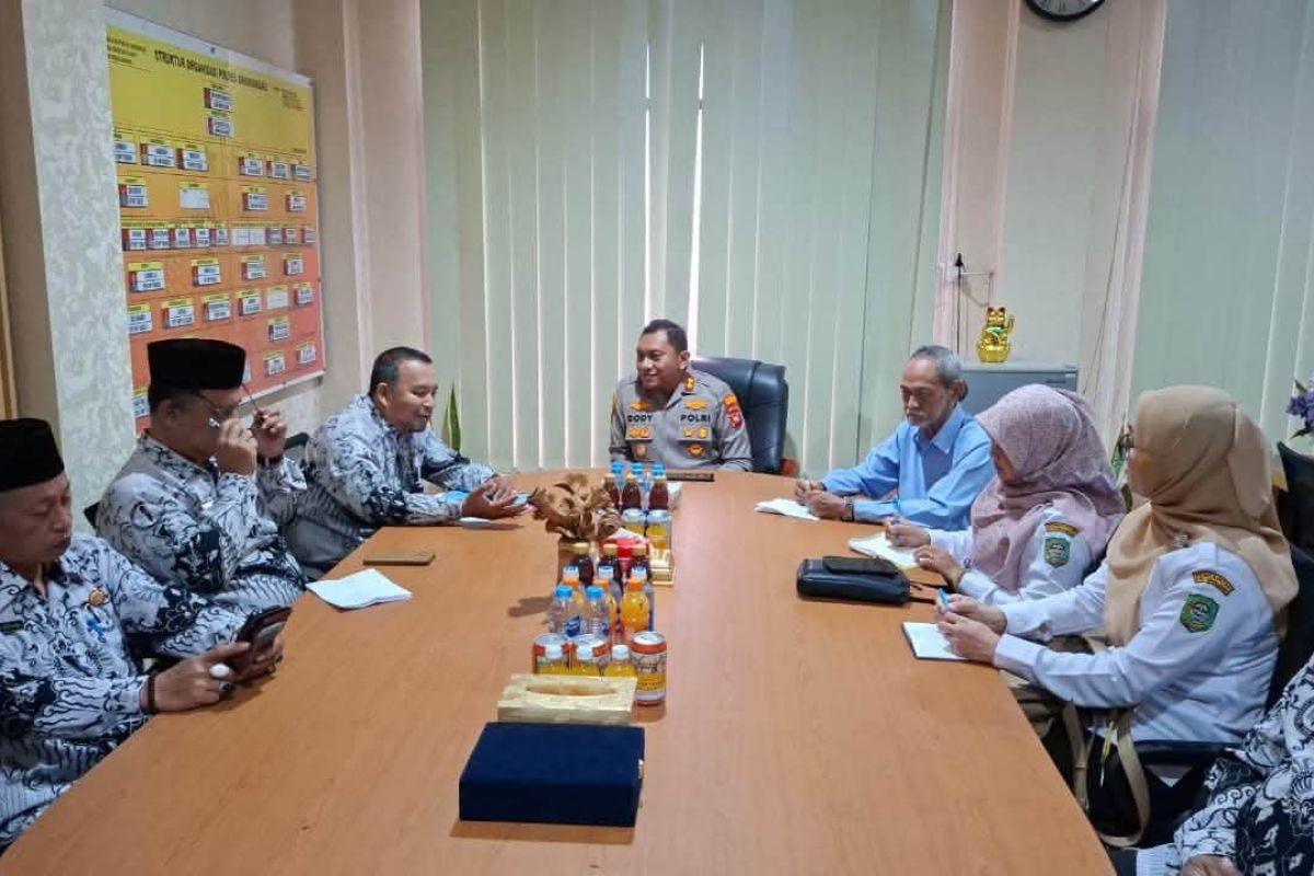 Polres Singkawang bersama PGRI perkuat perlindungan hukum bagi guru