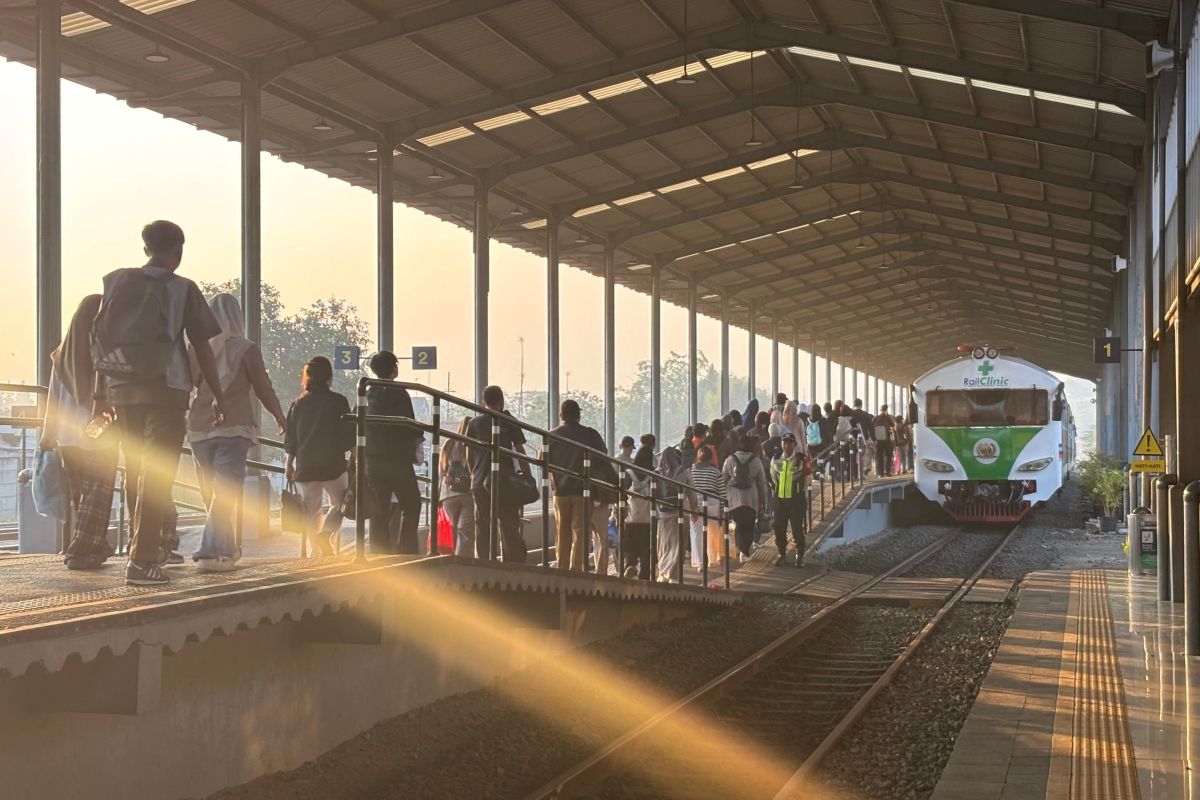 KAI imbau pelanggan di Stasiun Karawang antisipasi rekayasa lalulintas