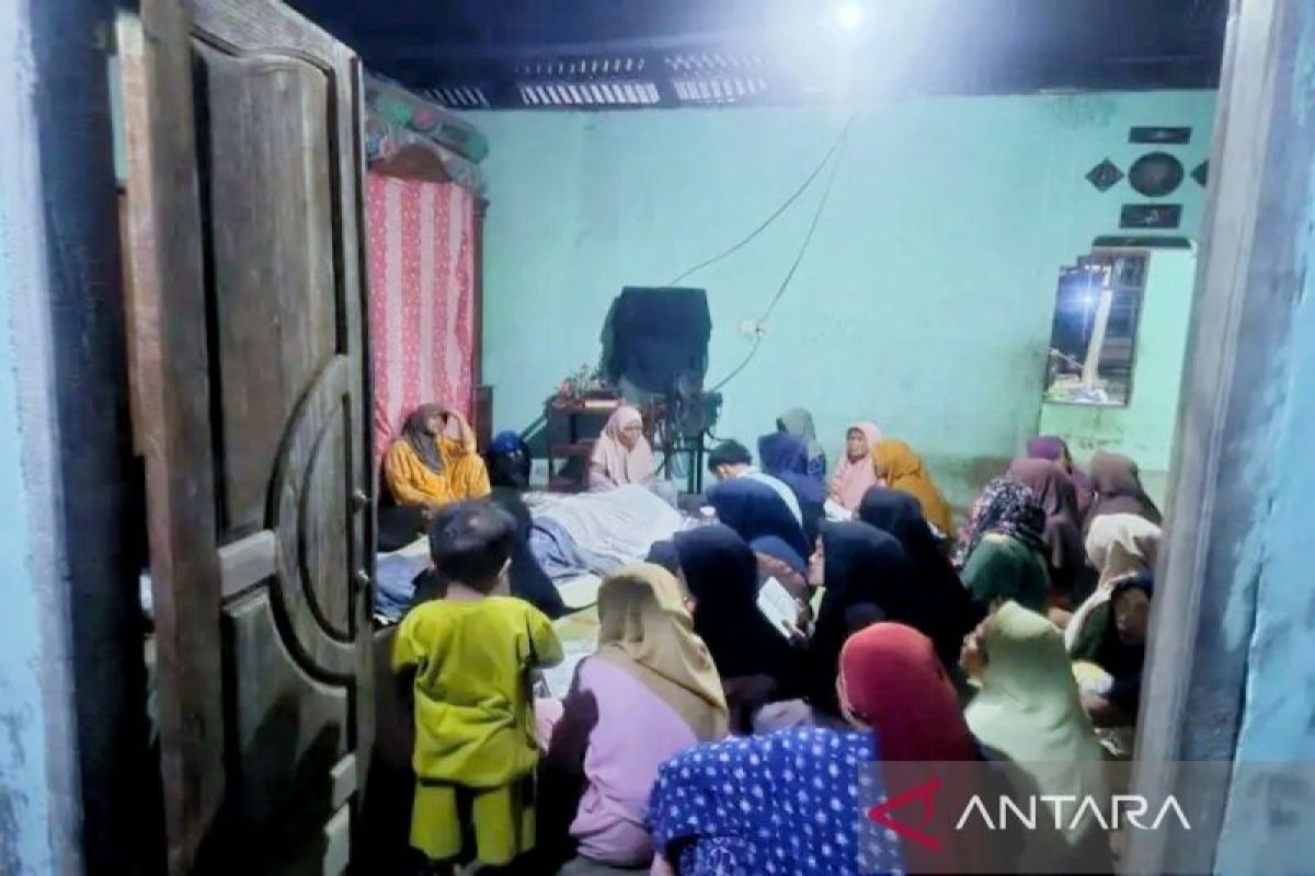 Tiga penambang tewas tertimbun longsor di bantaran Sungai Batang Gadis
