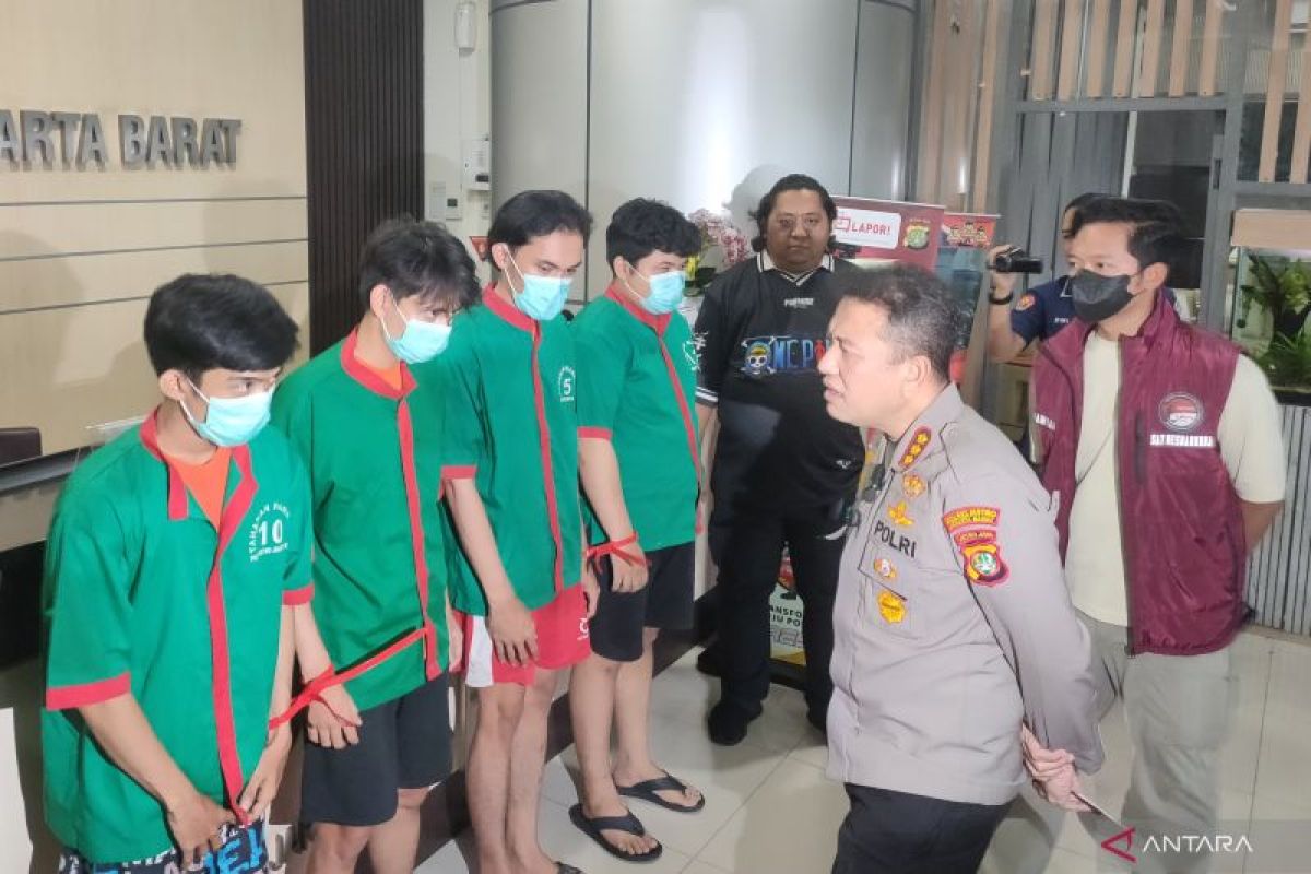 Polisi bongkar industri tembakau sintetis di Tangsel