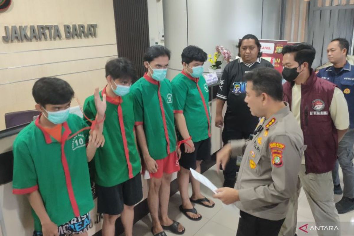Polres Jakbar ungkap modus industri narkoba, rokok disemprot zat kimia