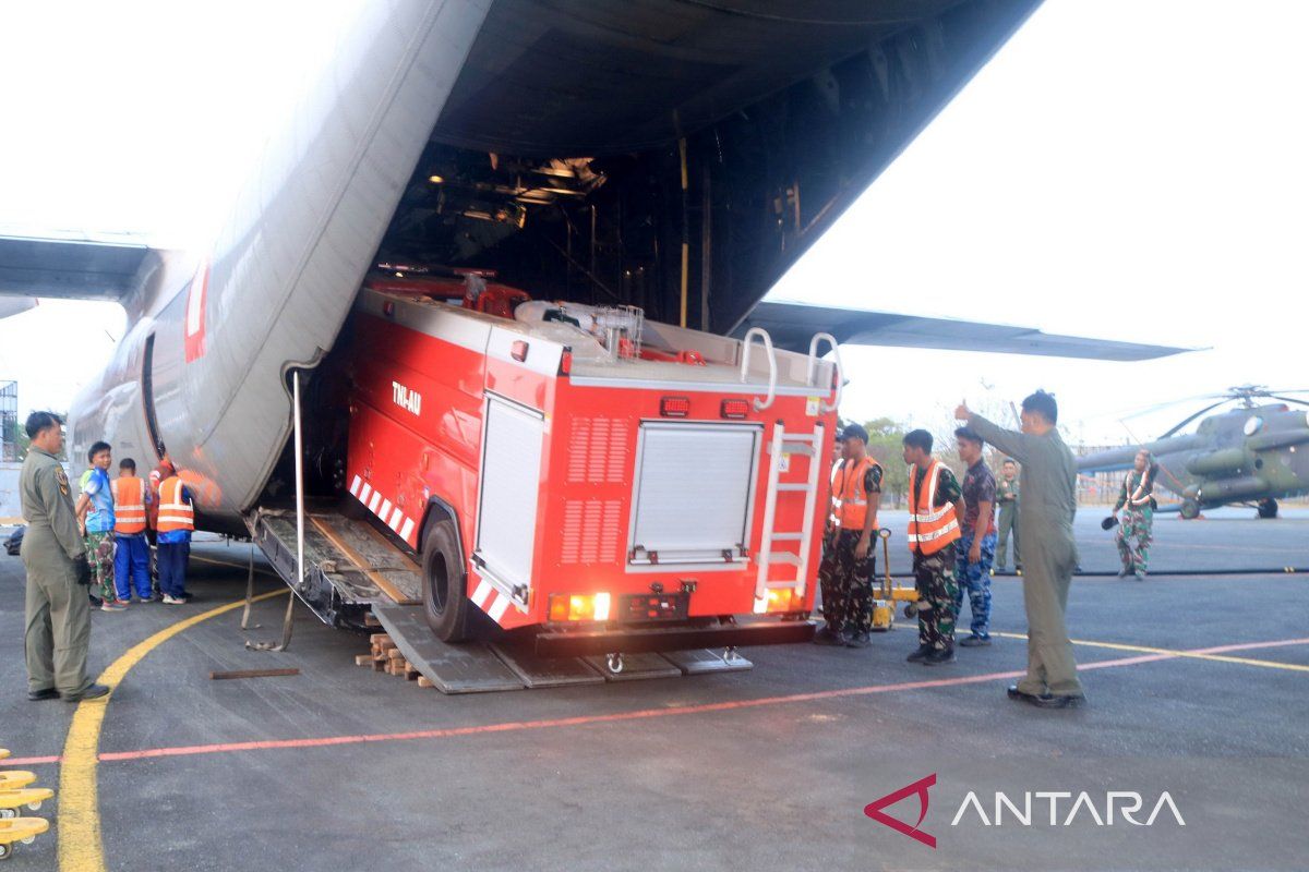 Kemhan kirim dua mobil damkar dan APD atasi karhutla di Kalsel