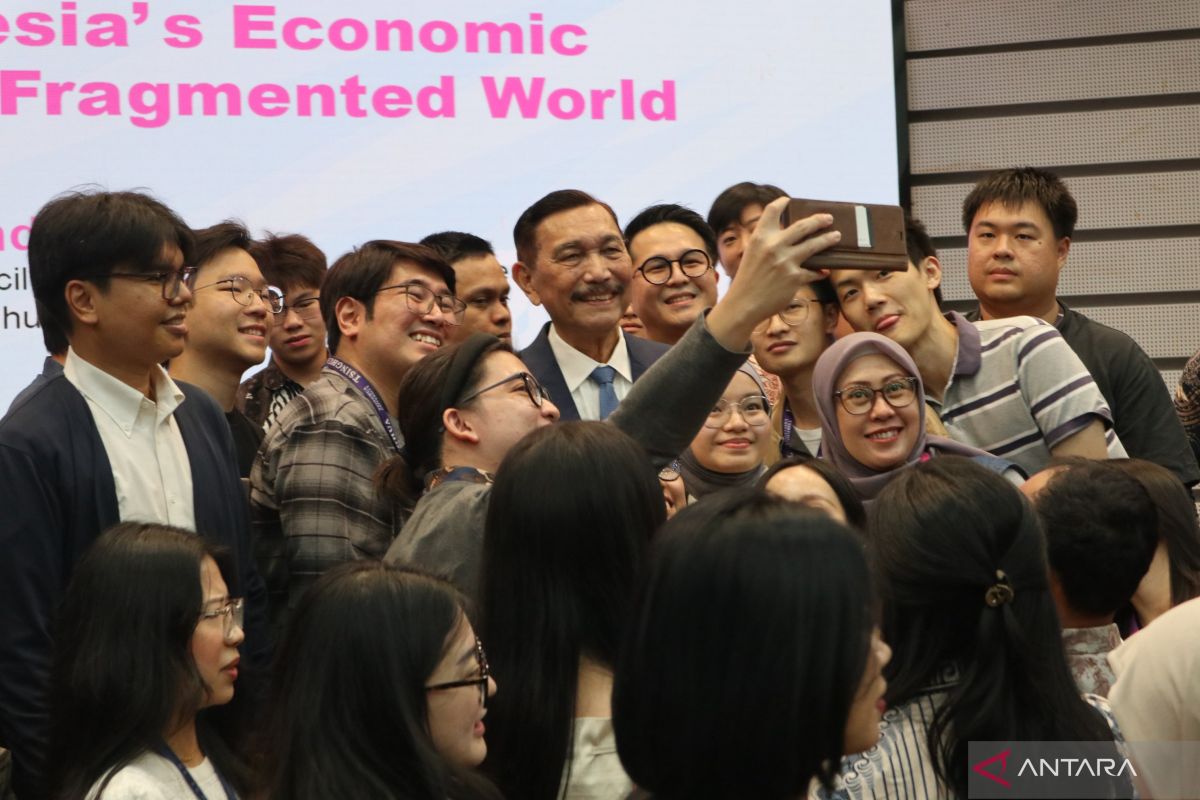 Luhut minta mahasiswa Indonesia di luar negeri tak ragu pulang