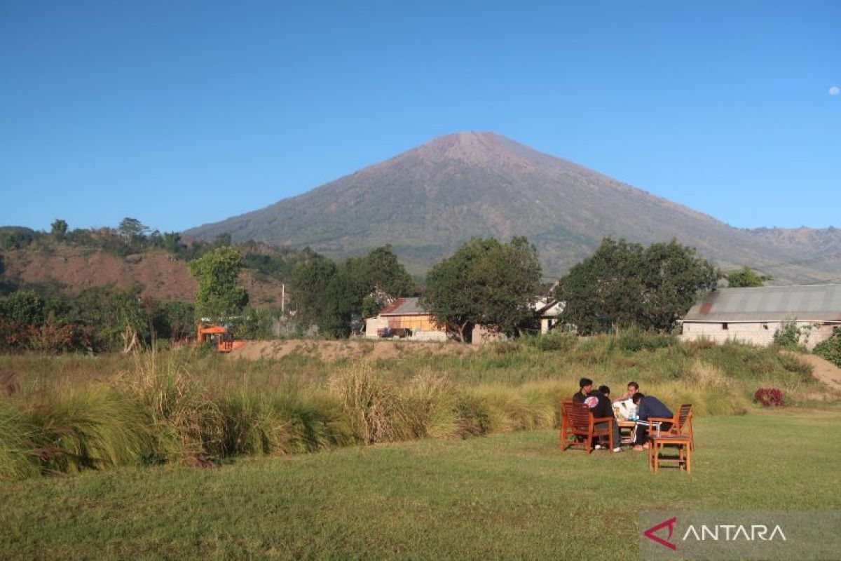 PGMBG : Gunung Rinjani berstatus Waspada sejak 2015