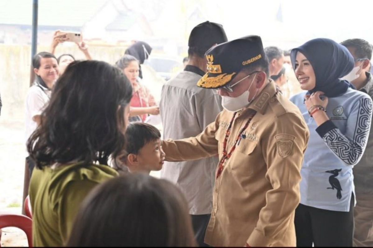 Gubernur Kalteng temui warga di tiga kabupaten, distribusikan bantuan hingga tinjau penanganan karhutla