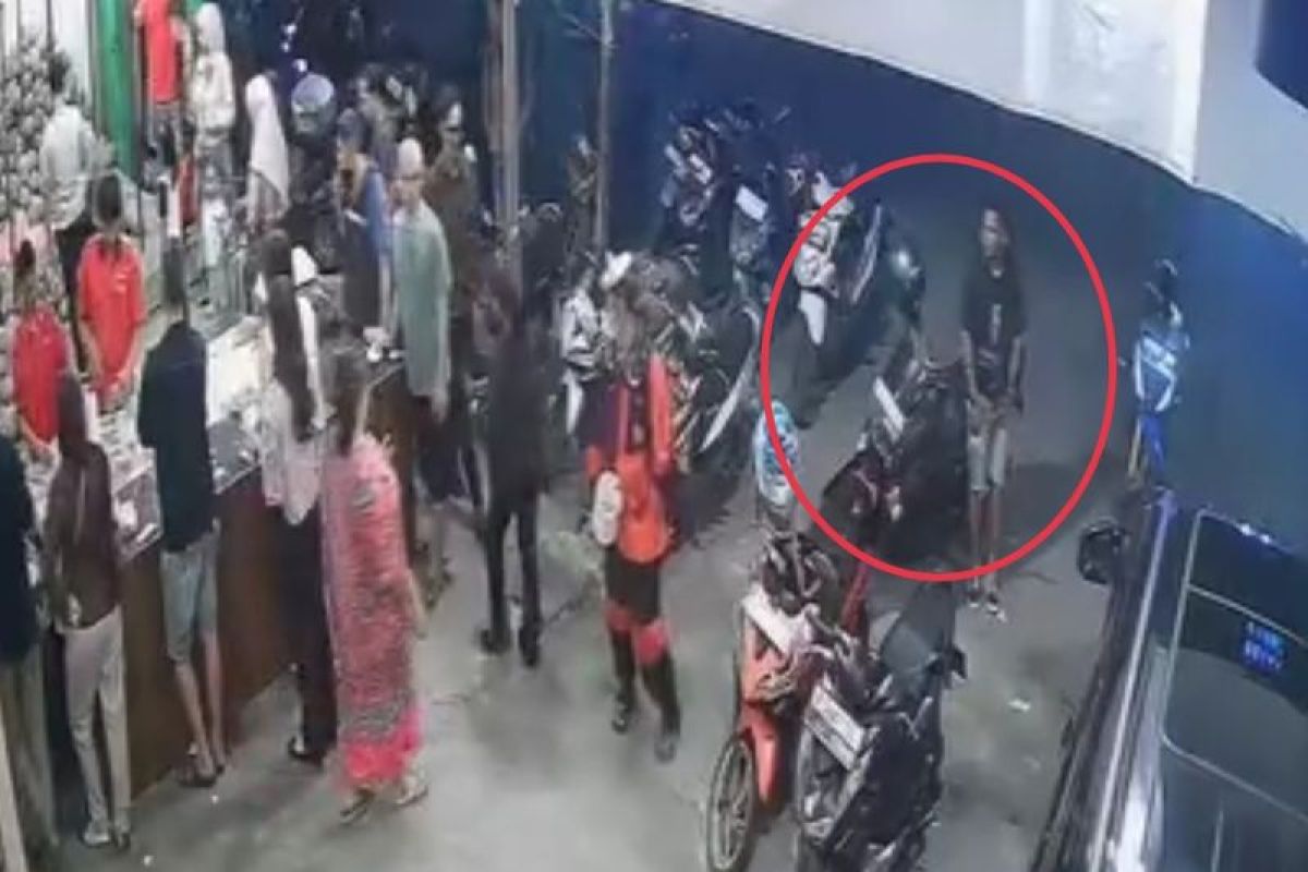 Pria di Jakbar menyamar jadi jukir dan gasak motor pembeli durian