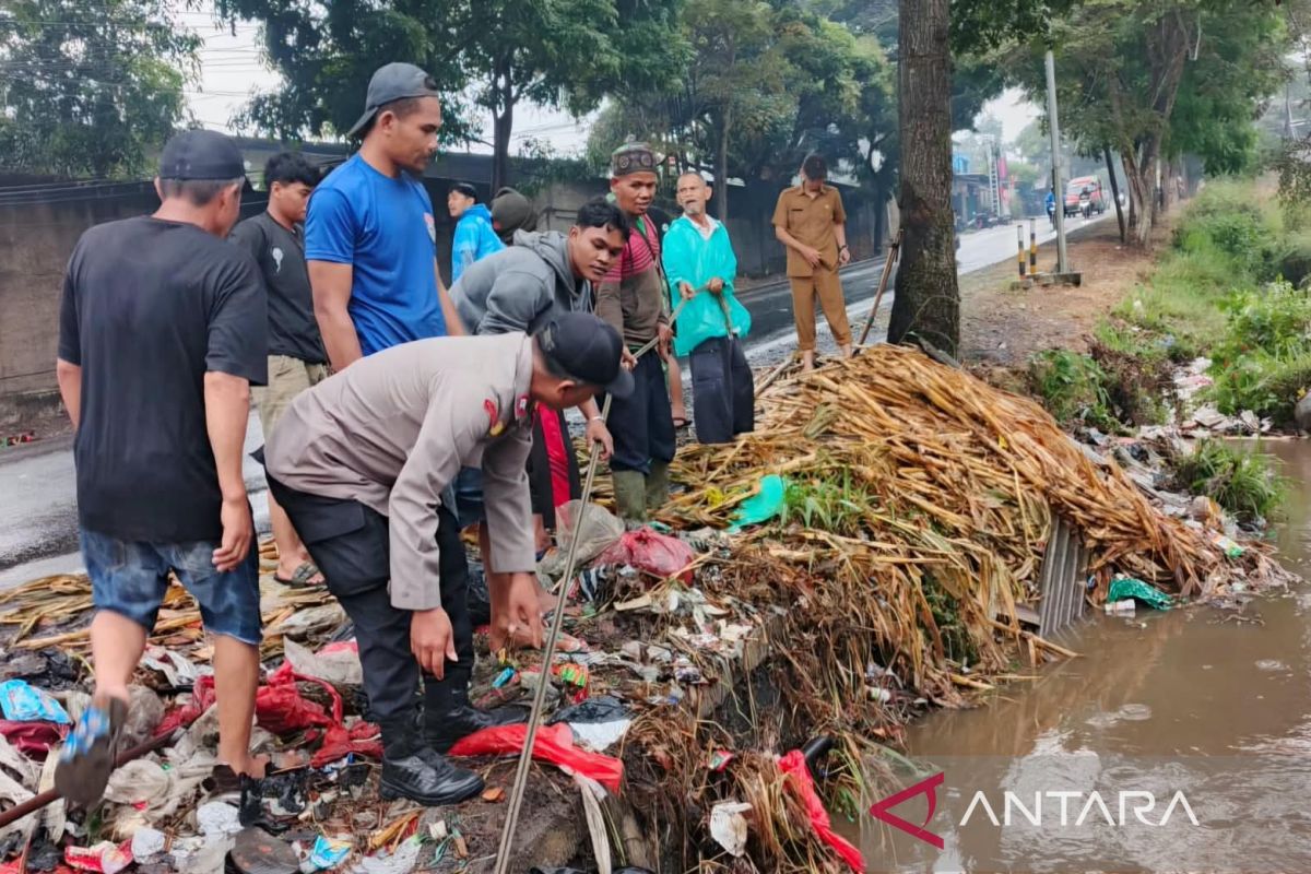 BPBD Cianjur mendata delapan rumah tergenang banjir di Gekbrong