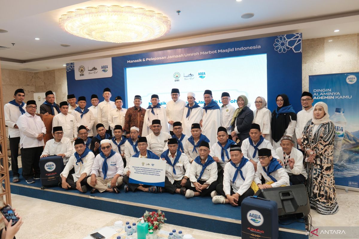 AQUA bersama DMI berangkatkan 27 marbot dan pengurus masjid umrah
