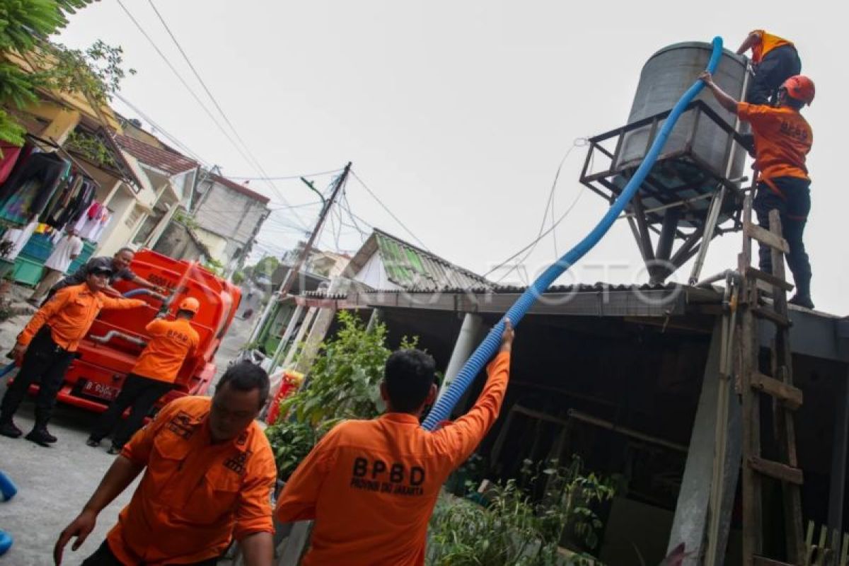 BPBD Jaksel salurkan 44.000 liter air bersih atasi kekeringan