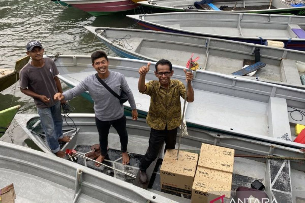 Pemkot Batam salurkan 100 mesin ketinting untuk tingkatkan produksi nelayan