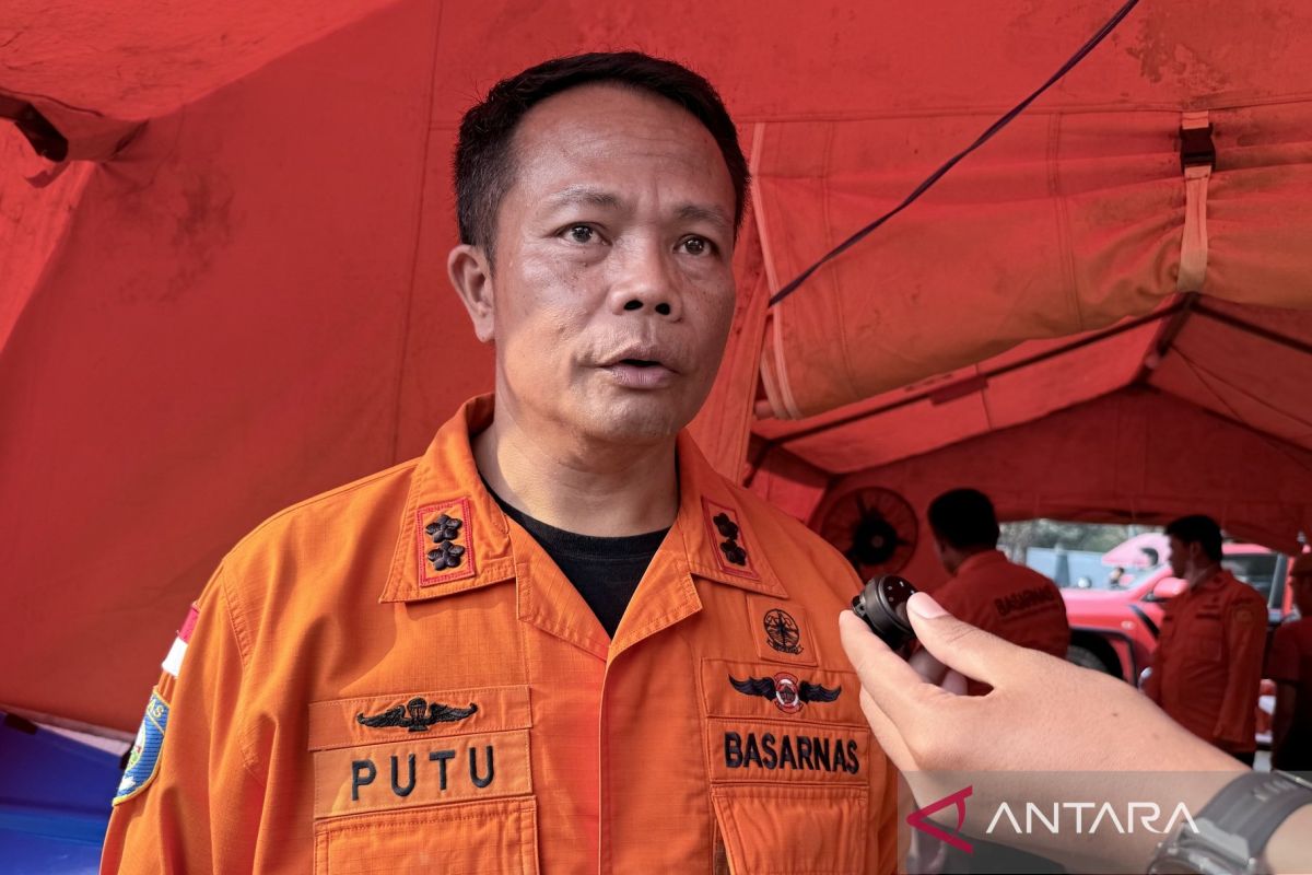 TNI AU kirim helikopter Dauphin bantu operasi SAR KM Virgo