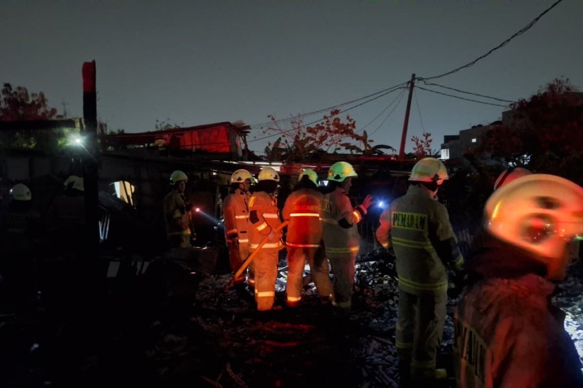 Rumah semi permanen di Rorotan Jakut hangus terbakar karena listrik