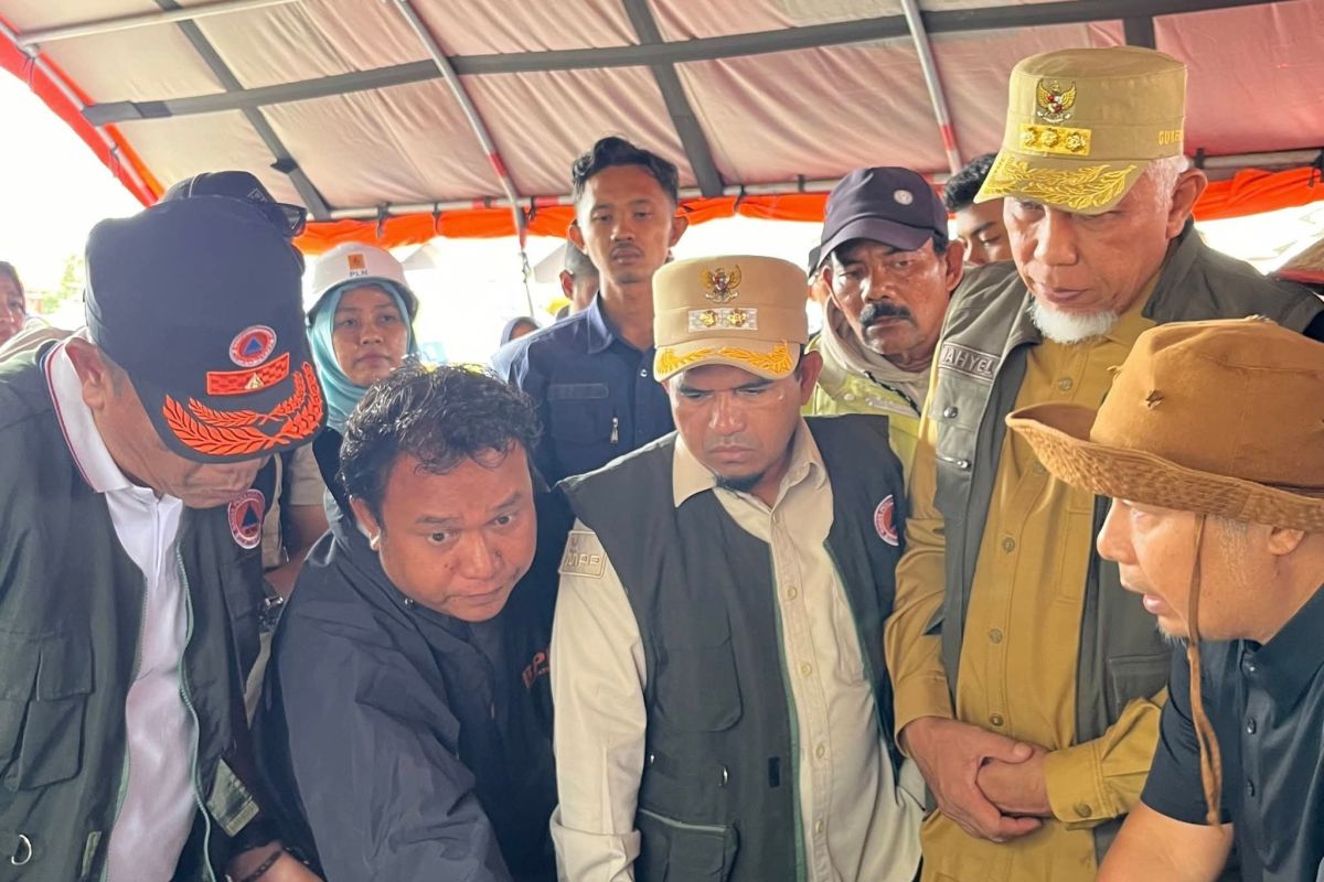Sejumlah ASN Solok kerja dari rumah setelah kantor tertimbun banjir