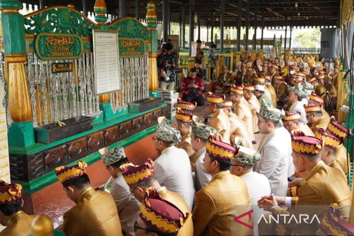 Lapsus-DPRD-Pemkot Banjarmasin ziarah makan Sultan Surianayah&nbsp;