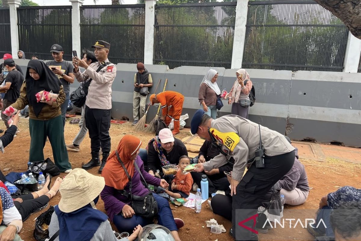 Polisi hadirkan pelayanan humanis saat aksi Hari Tani di Gedung DPR — NadiKabar.com