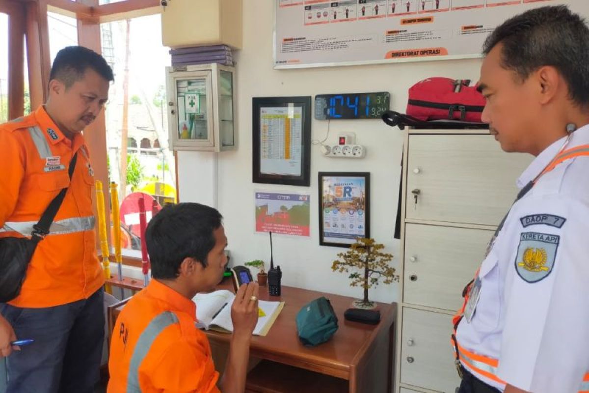 KAI Daop 7 cek keandalan jalur dan kesiapan petugas - ANTARA News Jawa Timur